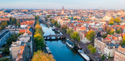 Toma aérea del urbanismo de la ciudad de Amsterdam, Países Bajos - qué es el urbanismo