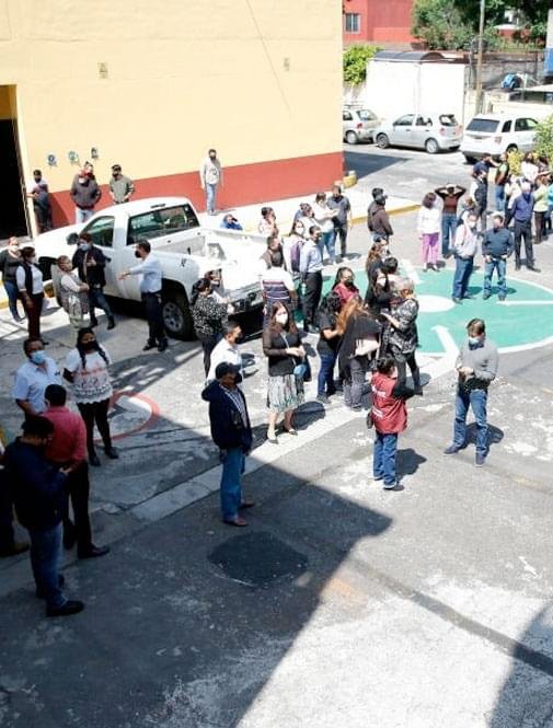 Personal realiza simulacro para saber qué hacer en caso de un sismo Personal realiza simulacro para saber qué hacer en caso de un sismo
