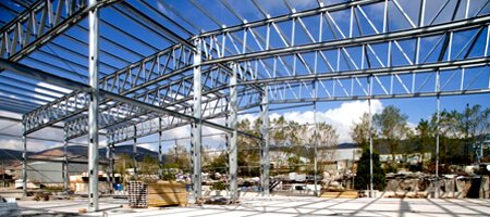 Uso de largueros en obra en construcción Uso de largueros en obra en construcción