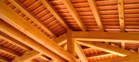 Construcción fabricada con vigas de madera Construcción fabricada con vigas de madera