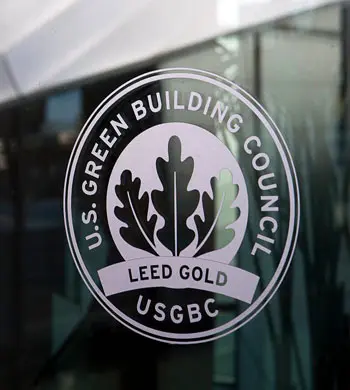 Ventana de edificio con certificación LEED Oro