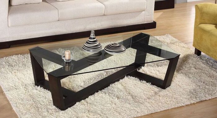 Mesa de centro en herrería con giro y base amplia Mesa de centro en herrería con giro y base amplia