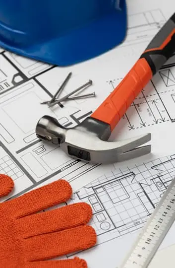 Planos y equipo de seguridad y trabajo para construir una casa minimalista