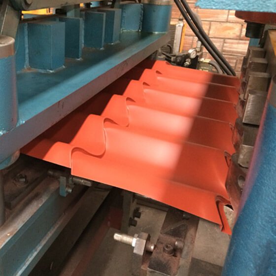 Fabricación de Lámina Galvateja en máquina roladora