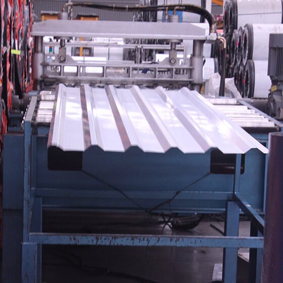 Fabricación de lámina R101 Pintro en máquina roladora