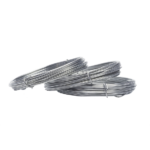 Muestra de stock rollos de alambre de acero galvanizado estibados