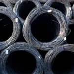 Rollos de alambrón de acero apilados