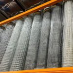 Rollos de Malla Electrosoldada acomodados dentro de un almacén