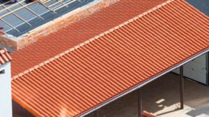 Techo para patio elaborado con lámina plastiteja