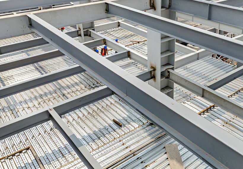 Obra en construcción con entrepiso de Lámina Losacero