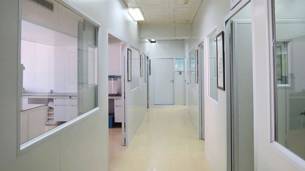 Complejo de oficinas fabricado con panel aislante