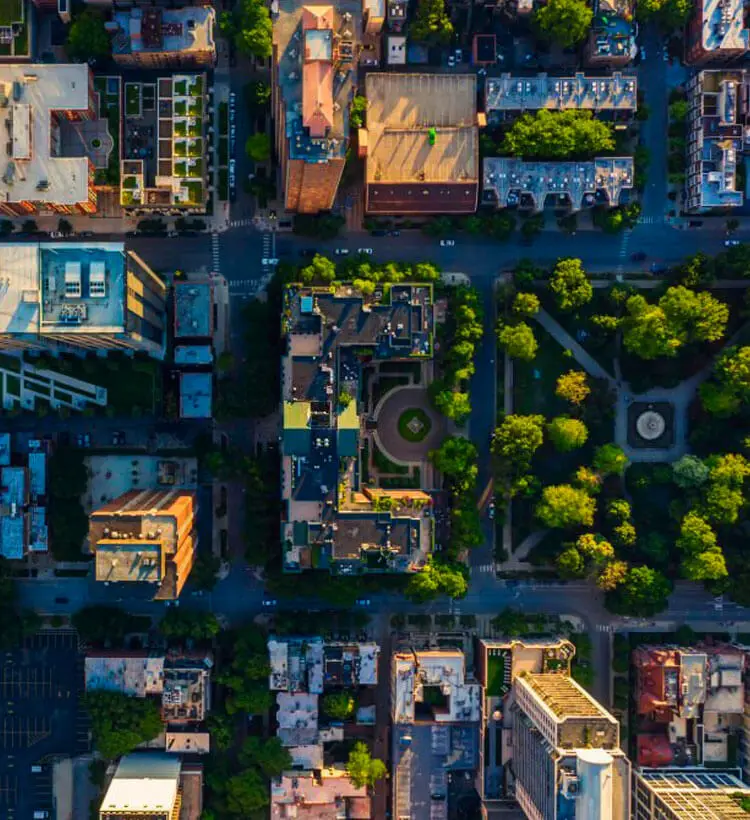 Toma aérea del urbanismo de una ciudad
