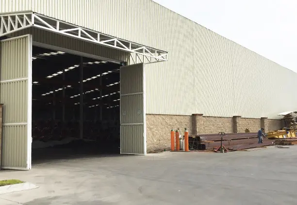 Lamina RD 91.5 en exterior de bodega