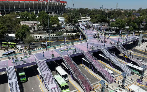 Paradero de transporte de Huipulco frente al Estadio Banorte en la Ciudad de México